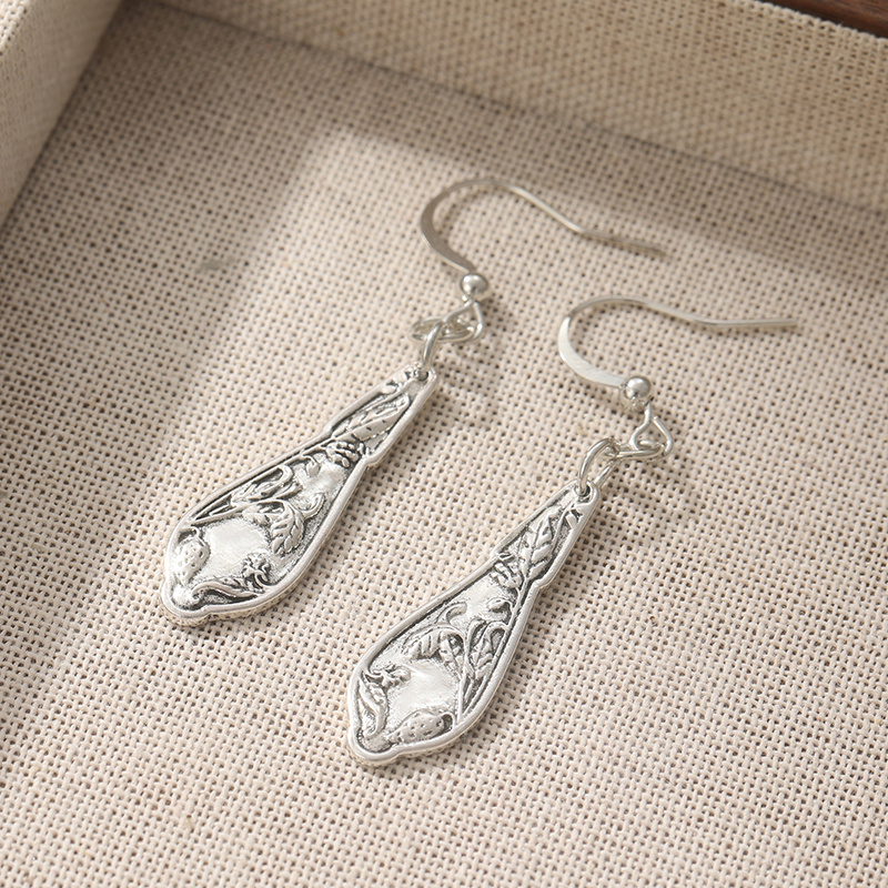 Women's Handcrafted Copper Grass Leaf Pattern Teardrop Earrings